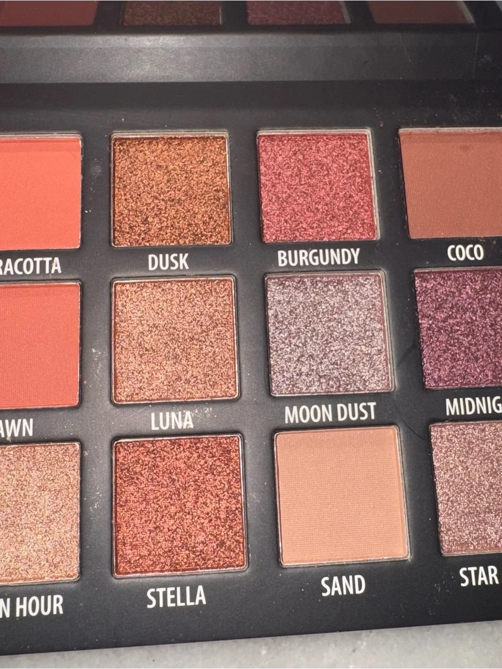 Day & night eyeshadow palette
